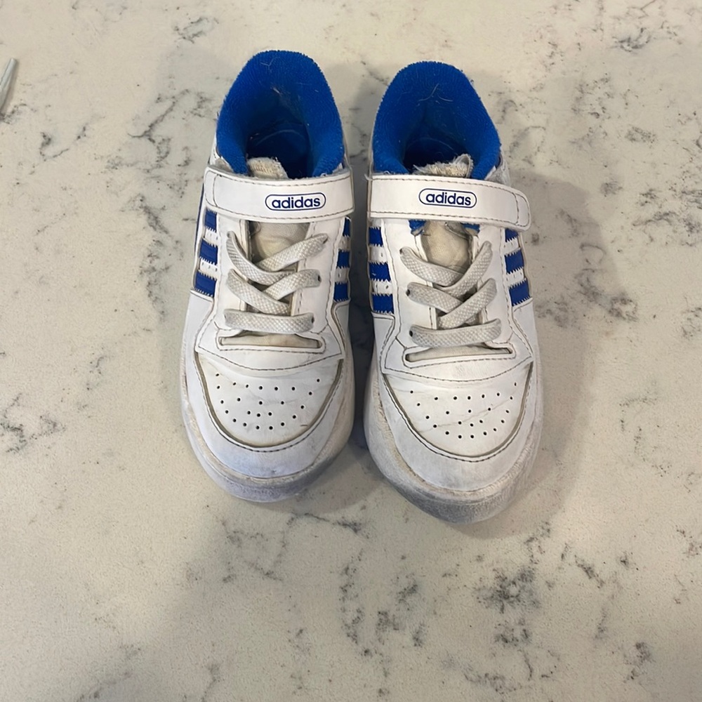 Adidas form low toddler sneakers